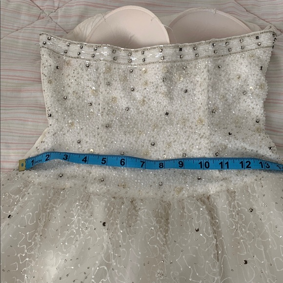 Beautiful hand beaded gown💖👰🏼 - Picture 9 of 9